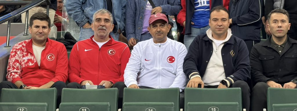 Eyupyildizlar's tweet photo. Kocaeli’de millî heyecana tribünden ortak olduk. 🇹🇷

Fransa karşısında 1-0 mağlup olsak da ay-yıldızlı sevdamızın yeri değişmez. Millî Takımımızın her zaman yanındayız.

Başınızı dik tutun bizim çocuklar! 🇹🇷 https://t.co/vTZ0Jq1RDW