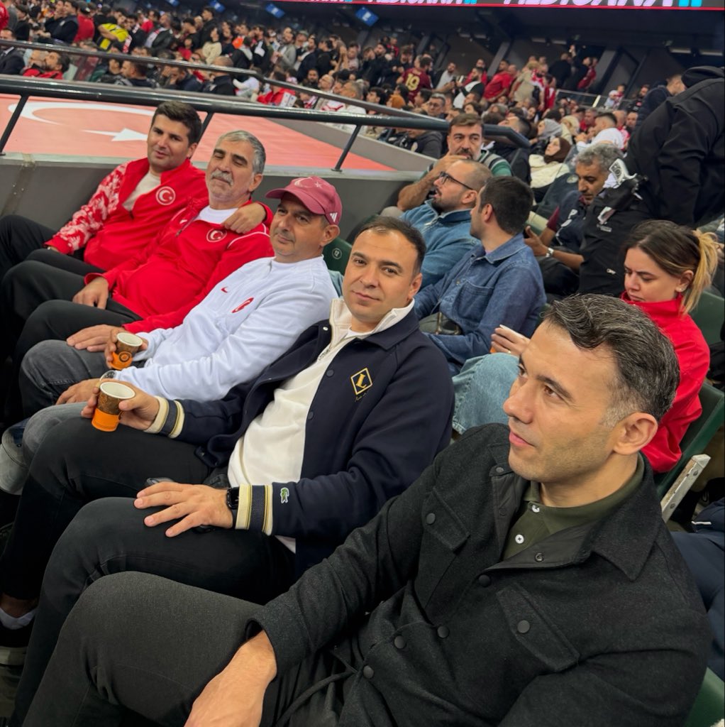 Eyupyildizlar's tweet photo. Kocaeli’de millî heyecana tribünden ortak olduk. 🇹🇷

Fransa karşısında 1-0 mağlup olsak da ay-yıldızlı sevdamızın yeri değişmez. Millî Takımımızın her zaman yanındayız.

Başınızı dik tutun bizim çocuklar! 🇹🇷 https://t.co/vTZ0Jq1RDW