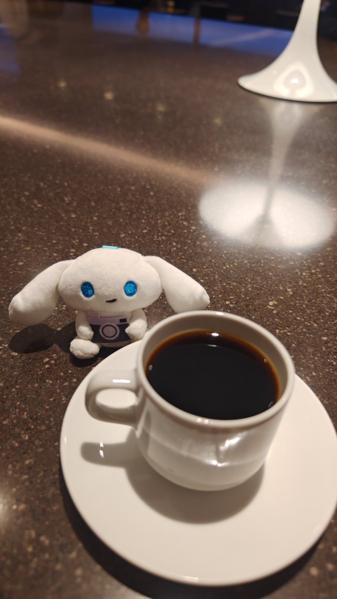 kuge_787's tweet photo. #エアポートラウンジ投稿おじさん
サクララウンジに来るの久々〜
今回の旅のオトモはアイシナちゃん📷️ https://t.co/HfTUGJh309