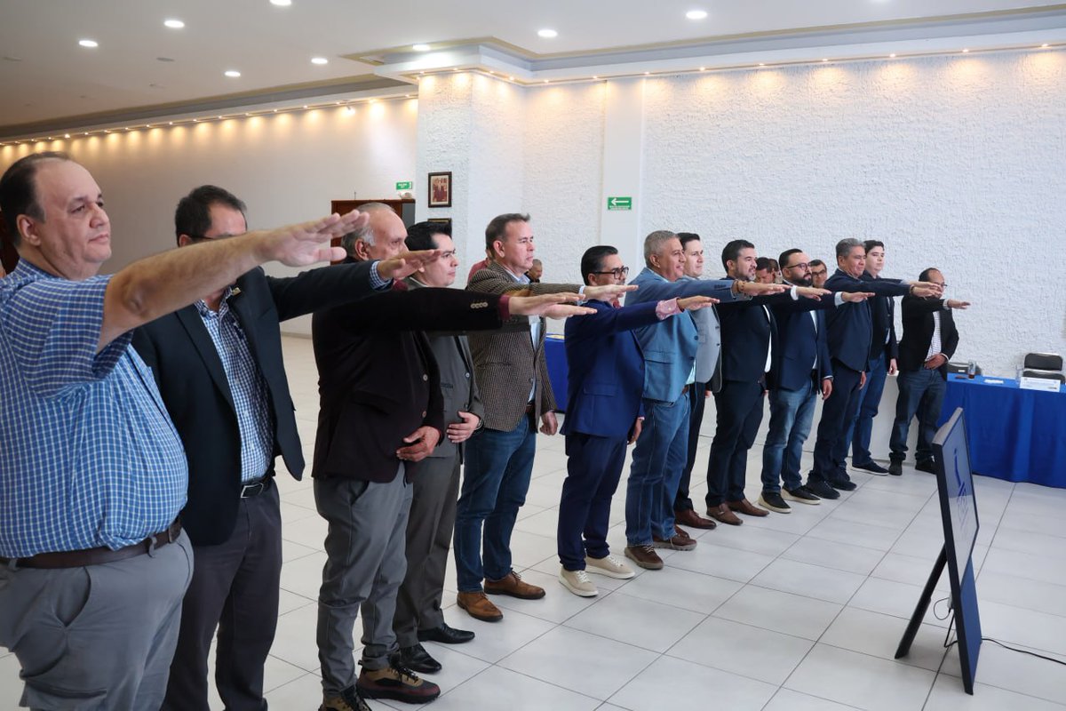 cicej_'s tweet photo. Llevamos a cabo la Toma de Protesta del Jurado encargado de evaluar los proyectos aspirantes al Premio Distinción CICEJ “Ing. Enrique Dau Flores” Edición 2026.

​Este distinguido equipo evaluará las postulaciones bajo estrictos estándares de responsabilidad, ética, imparcialidad y objetividad, asegurando que el máximo galardón de nuestro Colegio mantenga su alto nivel de excelencia.
