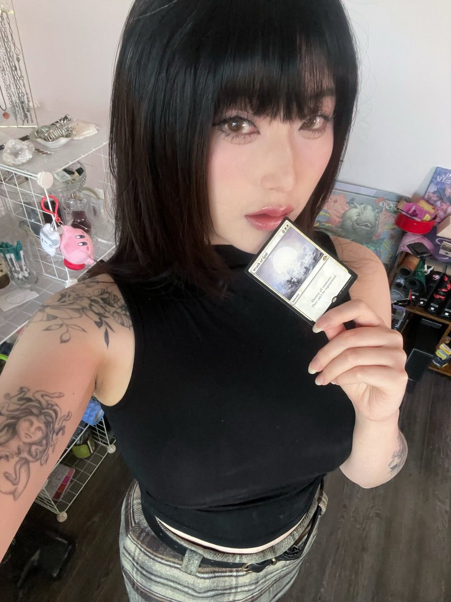 caro_irl's tweet photo. OH MY GODDDDD I AM GOING TO BE SO NORMAL ABOUT THIS!!!!!!!!!!!!! https://t.co/STFRlRAvfp