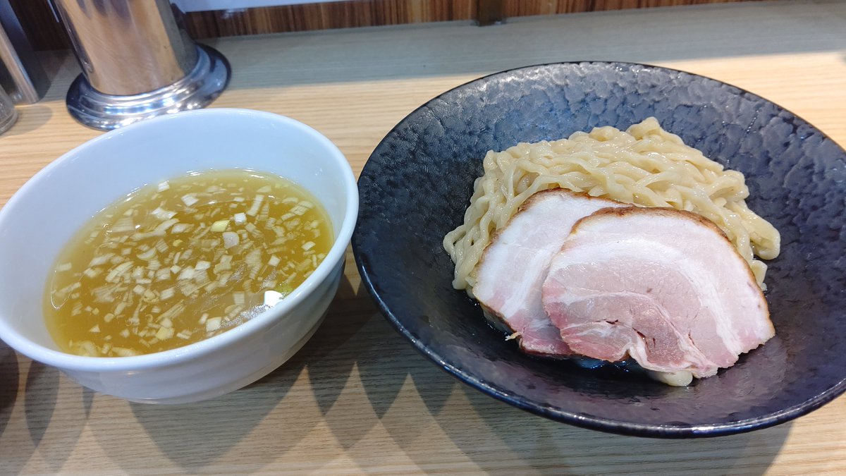 hamakko198104's tweet photo. 町田市鶴川
進化2nd
しおつけめん 鶏塩飯
町田駅の進化は未訪問だが、こちらは二度目。
麺は味付けしてあり、そのままでも食べれる。
つけ汁との相性良く旨いね。鶏飯も量あってお腹一杯に。
次は普通にしおらーめん頼みたい。

#ラーメン
#つけ麺 https://t.co/SAiMBivlZJ