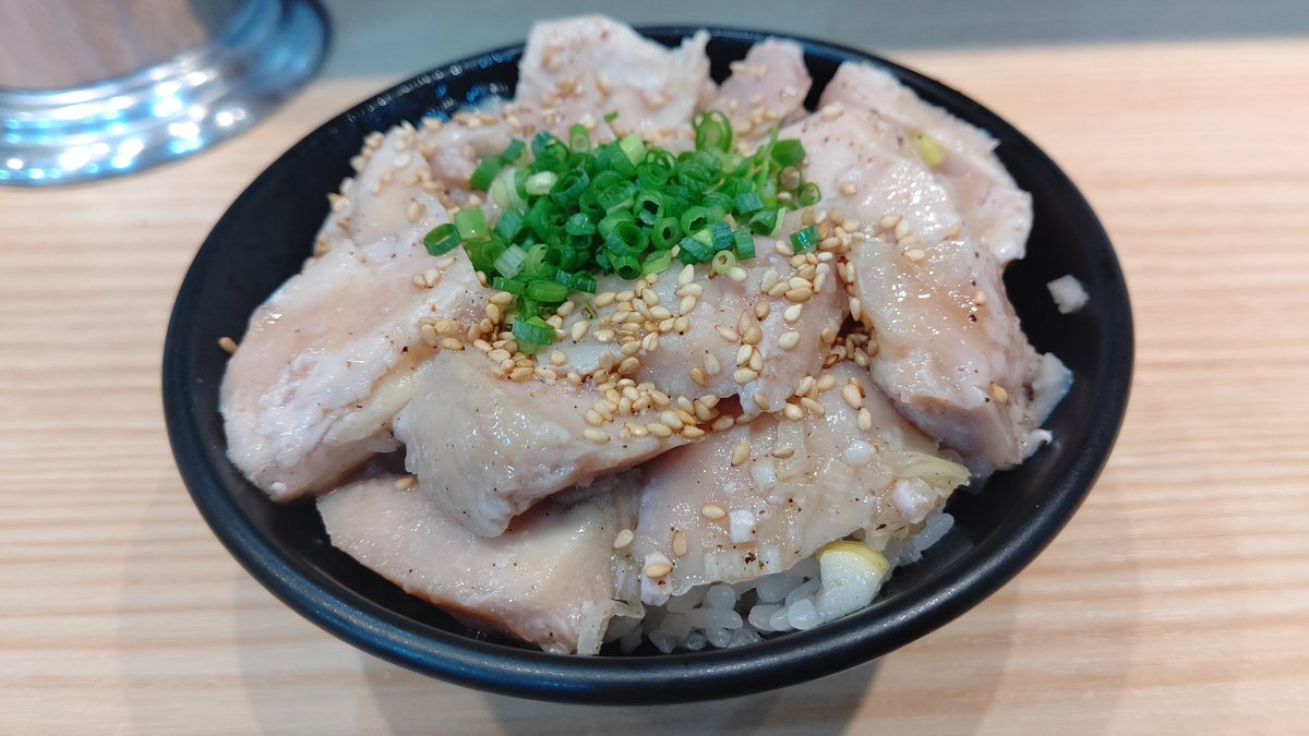hamakko198104's tweet photo. 町田市鶴川
進化2nd
しおつけめん 鶏塩飯
町田駅の進化は未訪問だが、こちらは二度目。
麺は味付けしてあり、そのままでも食べれる。
つけ汁との相性良く旨いね。鶏飯も量あってお腹一杯に。
次は普通にしおらーめん頼みたい。

#ラーメン
#つけ麺 https://t.co/SAiMBivlZJ