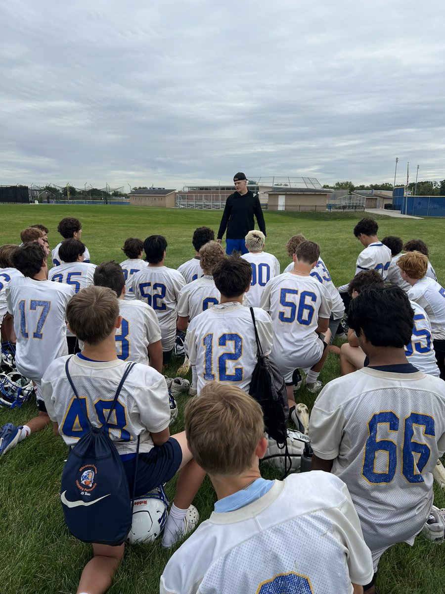 FroshWnhs's tweet photo. Thank you to senior, @KevinPetro_56 for sharing his football experiences as the fourth #FalconTalk speaker of the season! #AlwaysAFalcon #Dominate #Swarm @Coach_Pearlman @CoachBellini https://t.co/C2qp0R1Dof