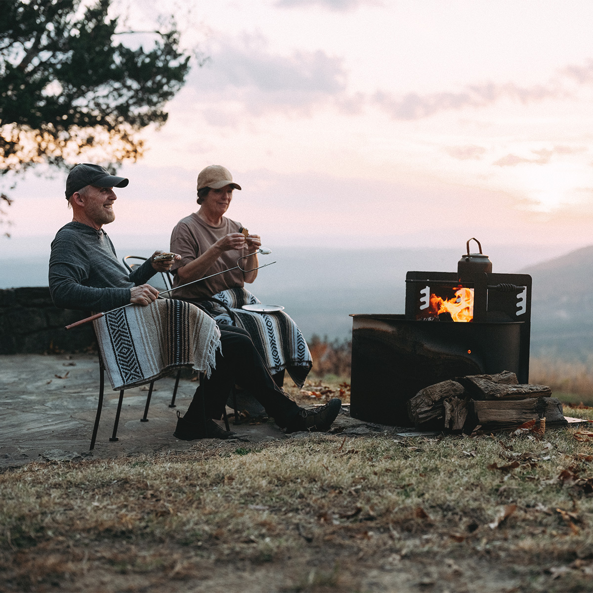 ArkStateParks's tweet photo. A perfect fall getaway starts at Mount Nebo State Park. Take this as your sign to escape to the mountains. ⛰️🍂 #ARStateParks #TheNaturalState https://t.co/qrULxgxS2n https://t.co/dpppADiVek