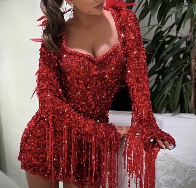 patl2k's tweet photo. Crush üyesi Miraç Fırat’ın konserde tercih ettiği pantolon büyük tepki topladı.

Konsere gidenlerin bir kısmı “Dansöz kostümü”, “Bir erkeğe yakışmıyor” yorumlarını yaptı.

Pekiya sizce bir erkek bu şekilde kıyafetler giymeli mi? https://t.co/zZU3Bj79IE