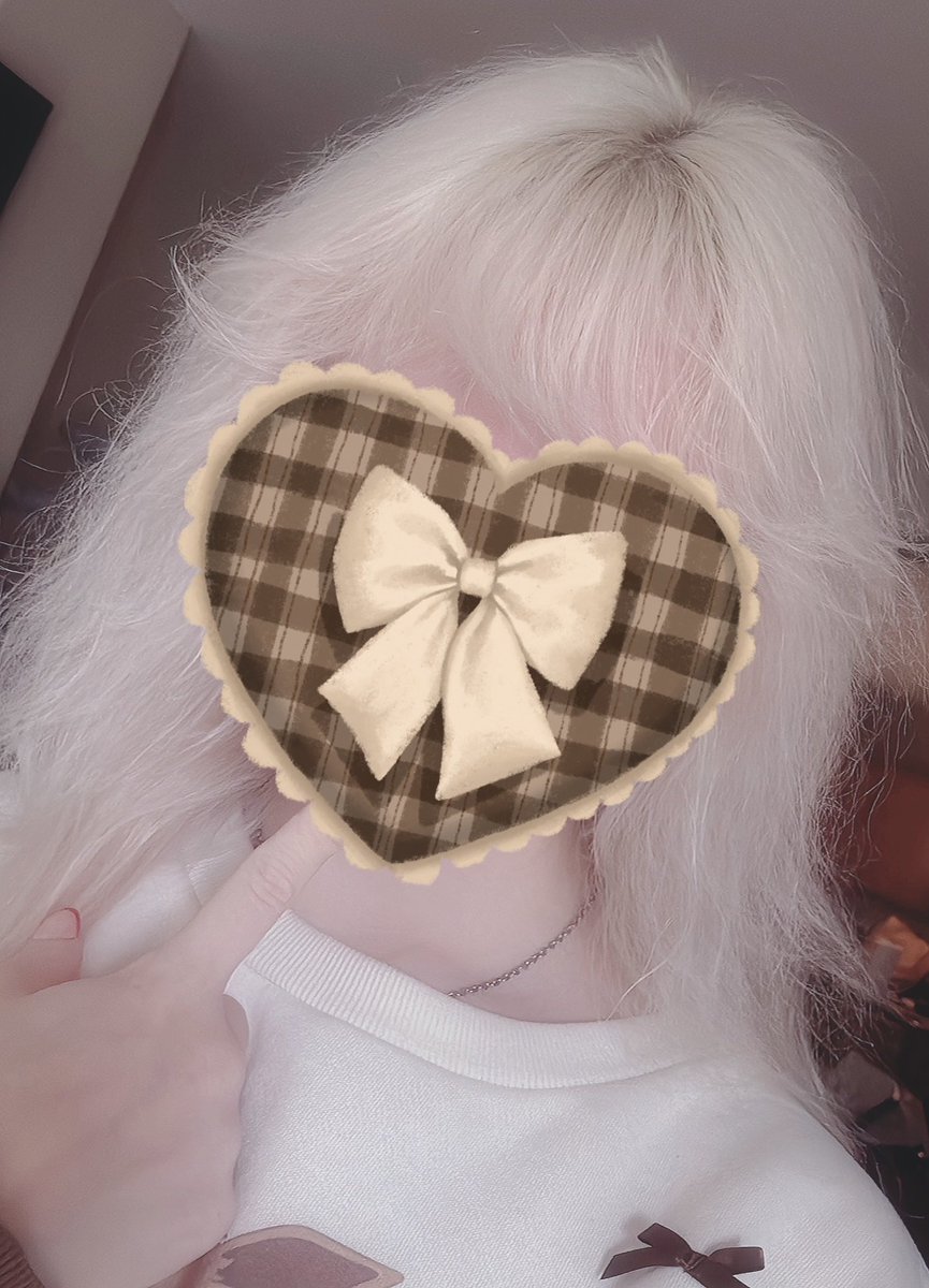 yapkubyo's tweet photo. RAAAHH I wore my curlers to bed but it’s wet and windy today so my hair immediately got MESSED UP!! Had uncomfortable sleep for nothing 😩 https://t.co/xa4jHKqcNQ