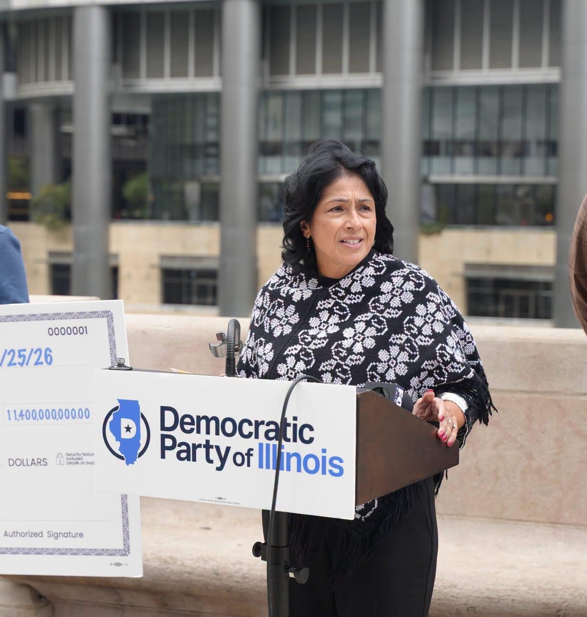 illinoisdems's tweet photo. Since Trump loves putting his names on things, he should put it on this check next.

While he watches golf in Illinois, DPI @ChairHernandez, Cook County Commissioner and Congressional nominee Donna Miller (IL-02), Alderman @timmyknudsen43, and soybean farmer John Bartman called on Trump to pay up the $11.4 billion he owes Illinois families for his illegal tariffs.