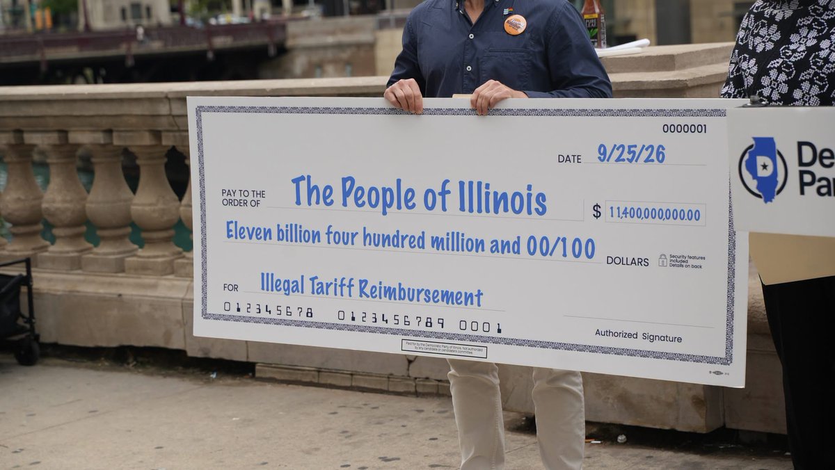 illinoisdems's tweet photo. Since Trump loves putting his names on things, he should put it on this check next.

While he watches golf in Illinois, DPI @ChairHernandez, Cook County Commissioner and Congressional nominee Donna Miller (IL-02), Alderman @timmyknudsen43, and soybean farmer John Bartman called on Trump to pay up the $11.4 billion he owes Illinois families for his illegal tariffs.