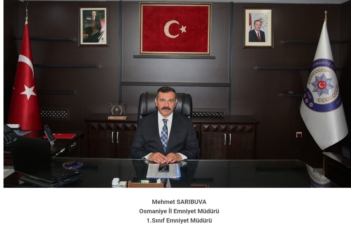 bombacimlym5's tweet photo. Bazen bir insanı, bir yöneticiyi gıyaben tanımak; onun adaletine, yüreğine ve duruşuna şahit olmak için yüz yüze gelmeye lüzum kalmaz...

​Osmaniye İl Emniyet Müdürlüğümüzle görev yapan hangi meslektaşımızla kelam etsem, müdürümüzün adı geçince ağızlarından samimi bir duayı eksik etmiyorlar... 

KOLLUK-DER olarak bugüne kadar Osmaniye’den ne tek bir sitem geldi, ne de bir personelin boynunun büküldüğüne şahit olduk...

​Gecesi gündüzüne karışan bu zorlu meslekte, personelin yükünü hafifletmeyi kendine dert edinen; 12/36 çalışma sistemine öncülük ederek teşkilata nefes aldıran, babacanlığıyla ve adil duruşuyla evlatlarının gönlünde taht kuran Sayın Müdürümüze kucak dolusu selam ve hürmetlerimizi gönderiyoruz...

​Personelinin duasına talip olan, çalışanının arkasında dağ gibi durup gönülleri kazanan müdürümüzü biz de eski bir meslektaşları olarak gönlümüzün en müstesna köşesinde saklıyoruz...

Çıkacak ilk kararnamede kendisini, hak ettiği ve teşkilatımıza çok daha büyük hizmetler katacağına süphesiz inandığımız çok daha üst makamlarda görmek en büyük temennimizdir...

​Rabbim ayağınıza taş değdirmesin, yolunuzu ve bahtınızı daima açık eylesin Sayın Müdürüm...Var olun inşallah... 

@EmniyetOsmaniye @MSaribuva 

@RTErdogan @tcbestepe @mustafaciftcitr @TC_icisleri @EmniyetGM