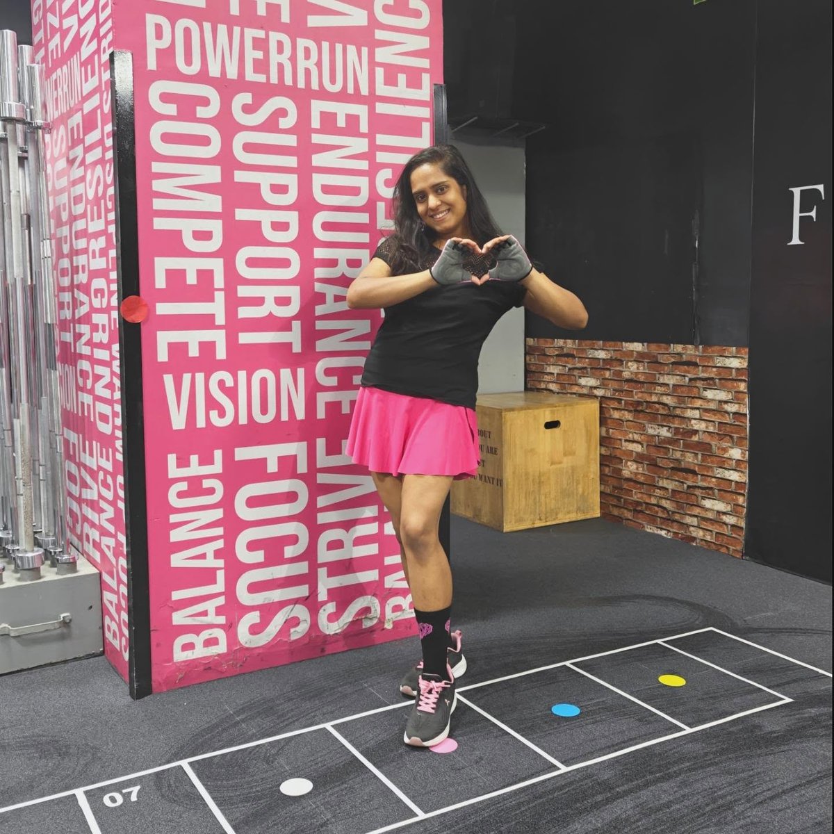 TANYALILA's tweet photo. This place gives me so much strength. Outfit details: Top: @maxfashionindia Skort: @cava_athleisure Gloves &amp; socks: @amazondotin Shoes: @cultstore @avantfootwear https://t.co/BBj6Bu8wSo