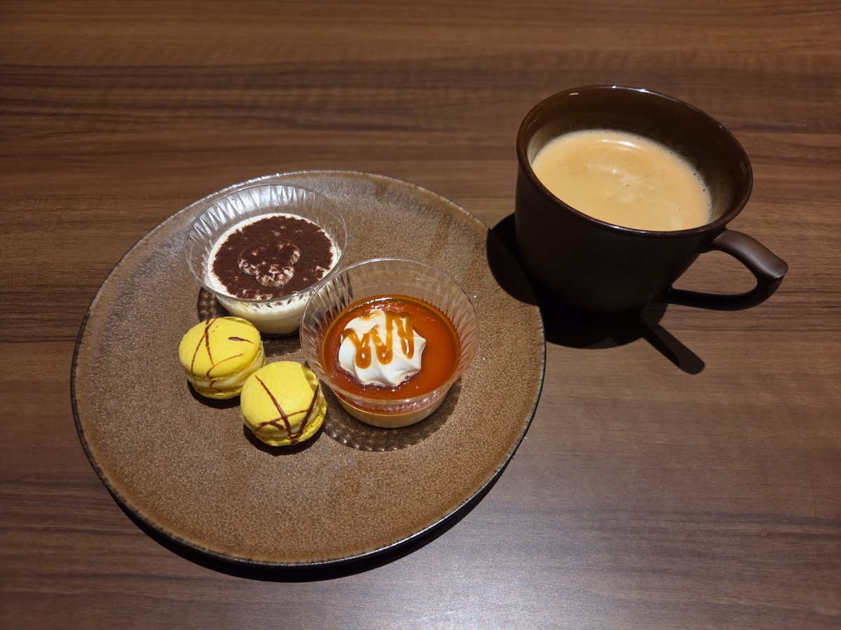 Hide_pfm's tweet photo. おはようございます☀早朝のラウンジでモーニングコーヒーです☕ https://t.co/dWeDTPo057