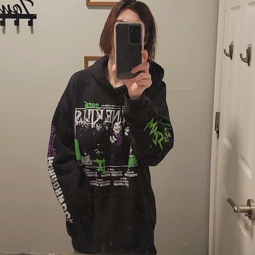 lvcehorrors's tweet photo. twenty four!       𝜗𝜚 ࣪˖ ִ𐙚 🍂☕️ ࣪˖ 

         bisexual • pumpkin iced coffee addict | horror movie lover • grew up in salem, massachusetts • ice nine kills enthusiast • halloween lover • 5’1 • half german!

   ⋆｡˚🎃

                    ♡ + ⟳ for moots ! https://t.co/W6tgIWI4EP