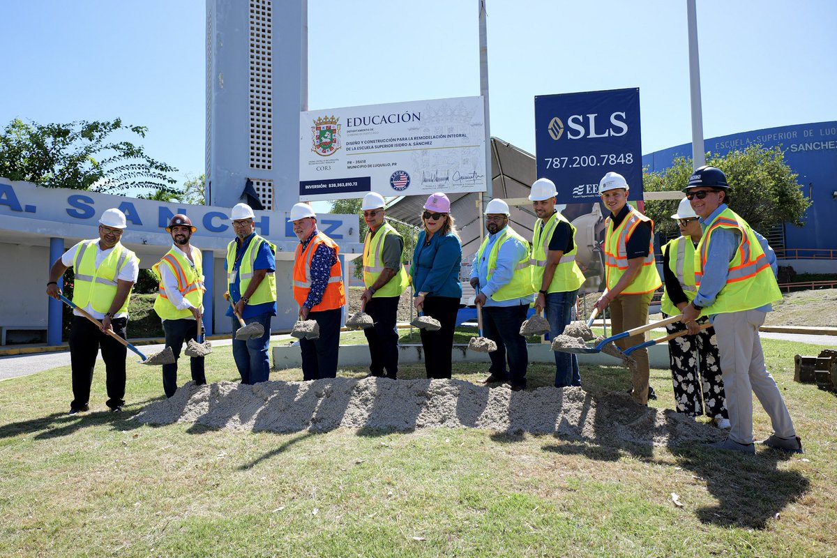 Cor3pr's tweet photo. 🏗️ ¡La reconstrucción sigue avanzando! Con una obligación de $35.6 millones en fondos de FEMA, se colocó la primera piedra para la modernización y expansión de la Escuela Superior Isidro A. Sánchez, afectada por el huracán María.

#ReconstrucciónEnAcción https://t.co/rbH391DeFh