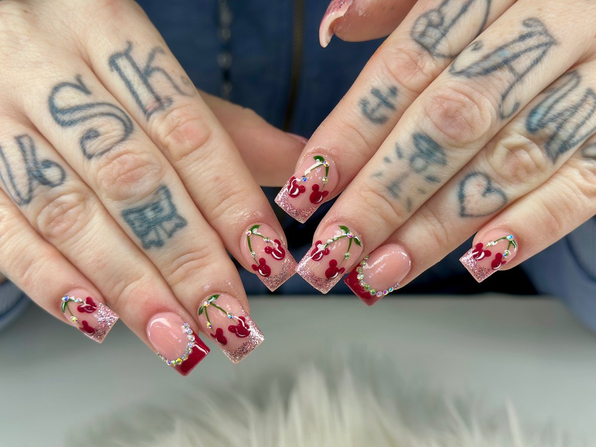 SiuBigpbp's tweet photo. Cute nails, cute date. Follow @nailsbymimi. 11 for more. https://t.co/X5P0FDTU08