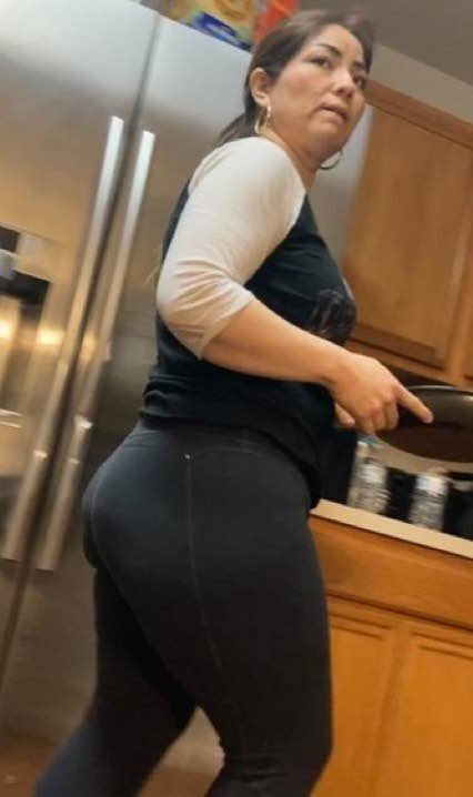 irlmilfs's tweet photo. More of Lizeth #milf #mom #creepshot #cuckson #goon #lizeth https://t.co/Bh5XApr8y4