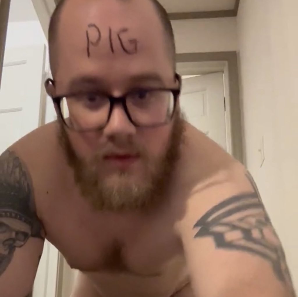 adoreamba's tweet photo. expose loser brandon! https://t.co/VwnSuspCZ0