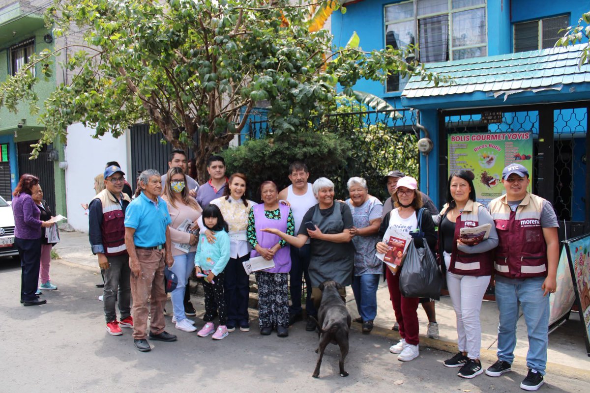 Dolores_PL's tweet photo. 🏠💜 Hoy seguimos casa por casa en Desarrollo Urbano Quetzalcóatl, #Distrito4, #Iztapalapa.
Con el corazón en la mano, saludo a las vecinas y vecinos, agradeciendo profundamente la confianza que han depositado en este movimiento. 🤝
Pero también vengo a escuchar: sus comentarios, sus necesidades y sus propuestas. 🗣️✨
Porque para mí, legislar significa escuchar al pueblo, caminar a su lado y mantener los pies en el territorio.
La transformación se construye cerca de la gente, con diálogo, respeto y compromiso. Seguimos recorriendo nuestras comunidades, porque el pueblo es el corazón de nuestro movimiento. ❤️
#DoloresDiputada #AmorAlPueblo #CasaPorCasa #Iztapalapa #SeguimosHaciendoHistoria