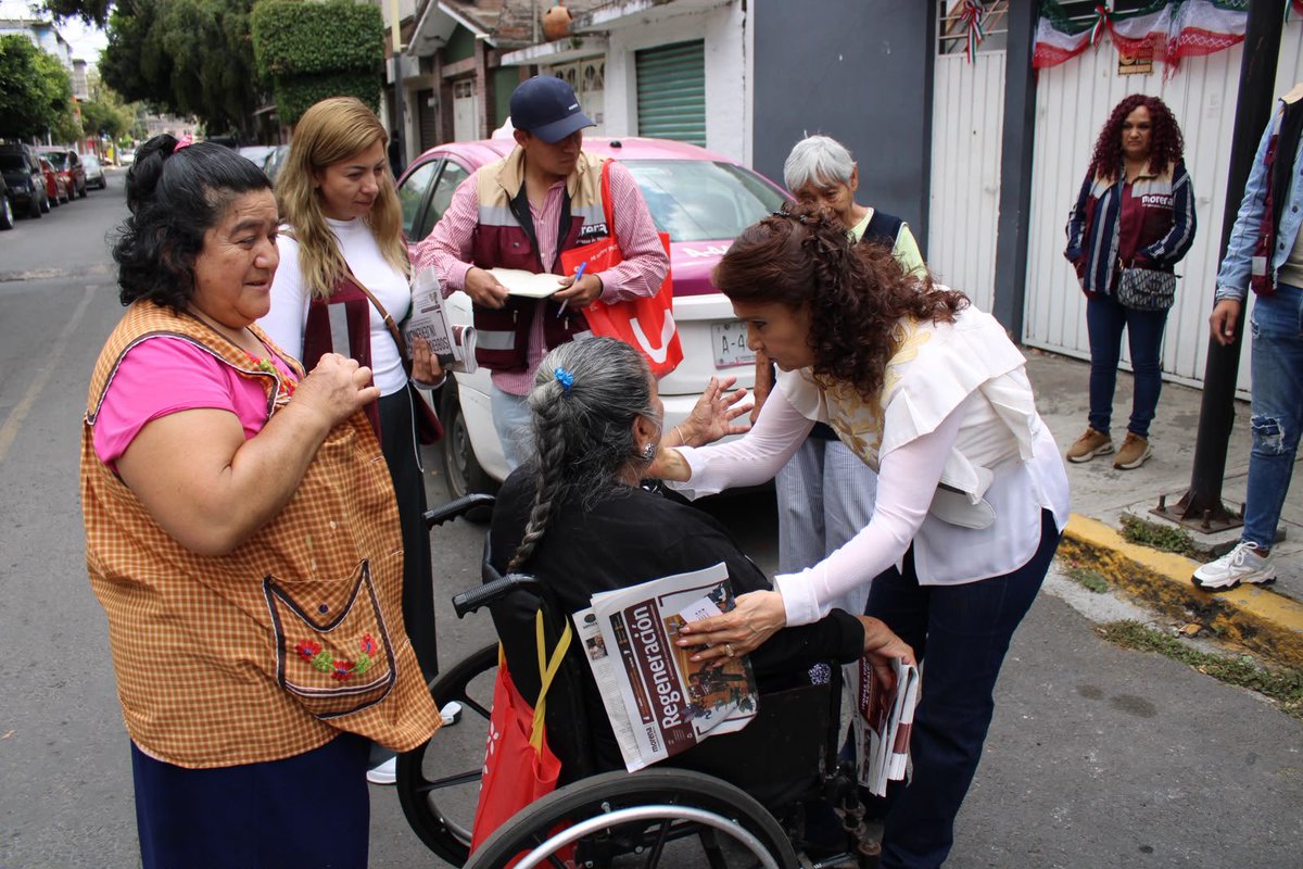 Dolores_PL's tweet photo. 🏠💜 Hoy seguimos casa por casa en Desarrollo Urbano Quetzalcóatl, #Distrito4, #Iztapalapa.
Con el corazón en la mano, saludo a las vecinas y vecinos, agradeciendo profundamente la confianza que han depositado en este movimiento. 🤝
Pero también vengo a escuchar: sus comentarios, sus necesidades y sus propuestas. 🗣️✨
Porque para mí, legislar significa escuchar al pueblo, caminar a su lado y mantener los pies en el territorio.
La transformación se construye cerca de la gente, con diálogo, respeto y compromiso. Seguimos recorriendo nuestras comunidades, porque el pueblo es el corazón de nuestro movimiento. ❤️
#DoloresDiputada #AmorAlPueblo #CasaPorCasa #Iztapalapa #SeguimosHaciendoHistoria
