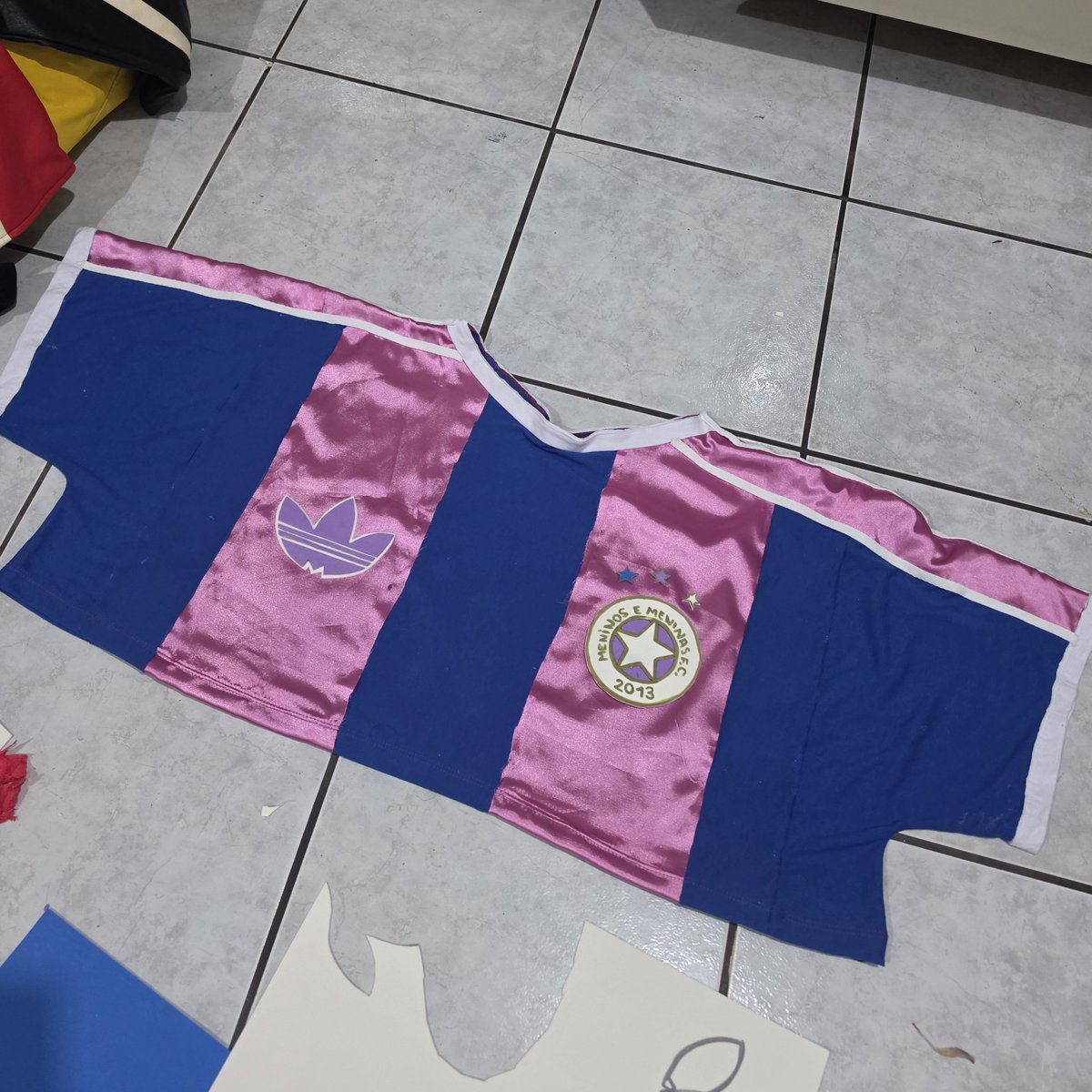 joowjporquinho's tweet photo. fiz uma camiseta gigante do Jão de meninos e meninas pro porquinho 🤣💕🐷 https://t.co/pbGoQ00Zbl