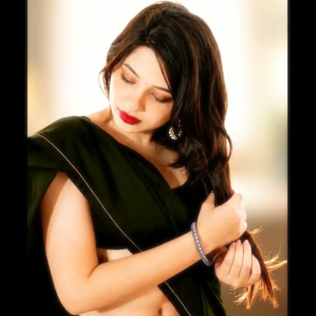 edgarbarriento2's tweet photo. Eyes lowered, hearts racing. Black saree, red lips, and timeless elegance. https://t.co/WxbxbynvDT