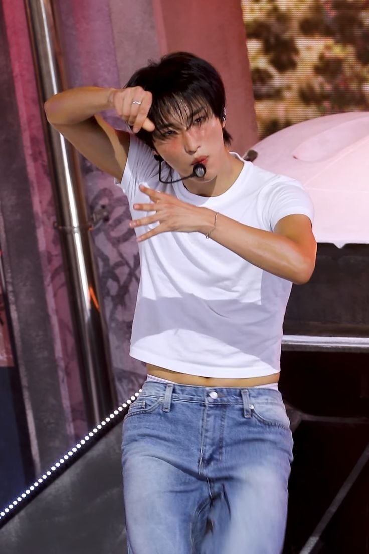 HwaHalaziaa's tweet photo. Lemon Drop Hwa in that white shirt and denim jeans with under eye blush i still think about you https://t.co/9sW3MInf9M