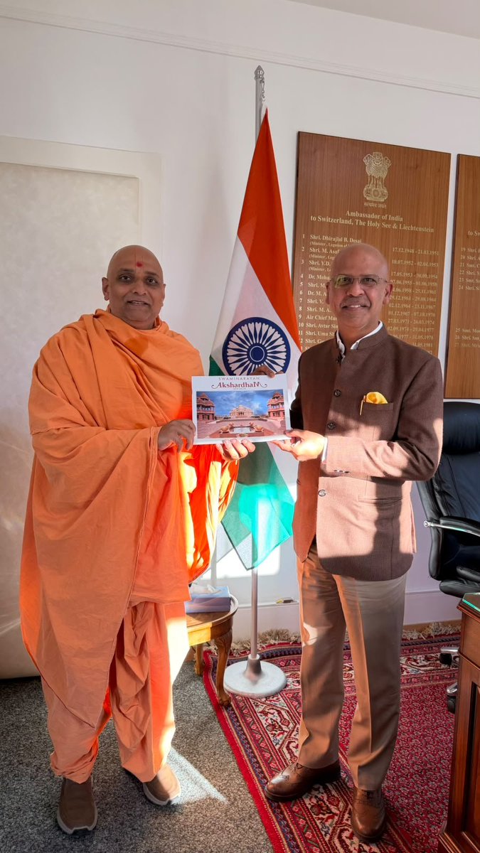 IndiainSwiss's tweet photo. Amb Kumar received Pujya Gnanmunidas Swami, Senior Administration, @DelhiAkshardham at @IndiainSwiss today. Swami ji briefed Amb Kumar about @BAPS's activities in Europe and its efforts to promote cultural understanding between communities.

@IndianDiplomacy
@DrSJaishankar
@PIB_India
@mygovindia
@PMOIndia
@MEAIndia
@BAPS