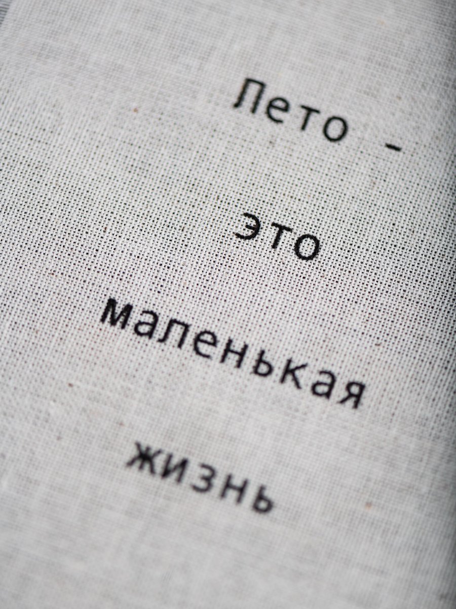SumikoOrlankz's tweet photo. У вас есть примерно 3 минуты, чтобы снять этот кадр. Сначала настройте свет и композицию: бокал, ложку, салфетку и печенье расставьте до появления мороженого. Держите его в морозилке до последнего и доставайте только перед съёмкой. Лёгкое таяние https://t.co/7QVruLwswn