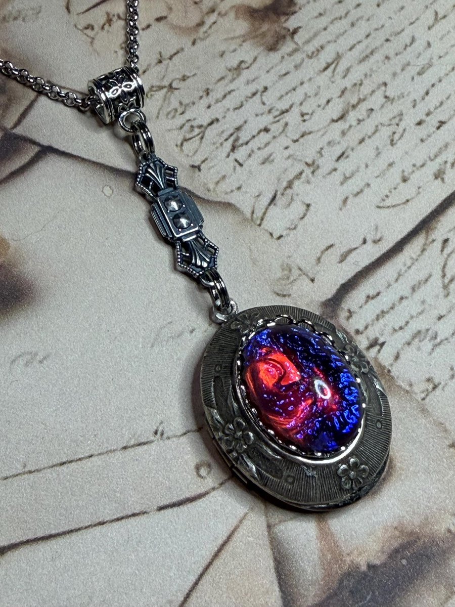 Witschy's tweet photo. Dragon’s Breath Mexican Opal Photo Locket, Silver Tone Oval Locket, Vintage Inspired Jewelry, Red Blue Glass Cabochon, Gift for Her
  https://t.co/6J7EIzpC5z  #dragonsbreath #mexicanopal #locketnecklace #giftideas #etsy https://t.co/xtPjQXCLH8