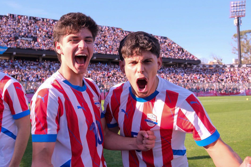 Albirroja's tweet photo. ¡𝘾𝘼𝙈𝙋𝙀𝙊𝙉𝙀𝙎 𝙊𝙏𝙍𝘼 𝙑𝙀𝙕!🥇🇵🇾

Una nueva generación que escribe su nombre en la historia. 

📸 @coparaguay 

#VamosParaguay 🙌🏻 https://t.co/QsADwB7ApT