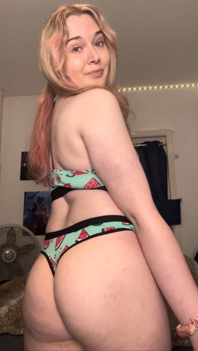 LaurenM_UTC's tweet photo. Could you handle eating my ass for breakfast, lunch and dinner https://t.co/3nizuJXXlN