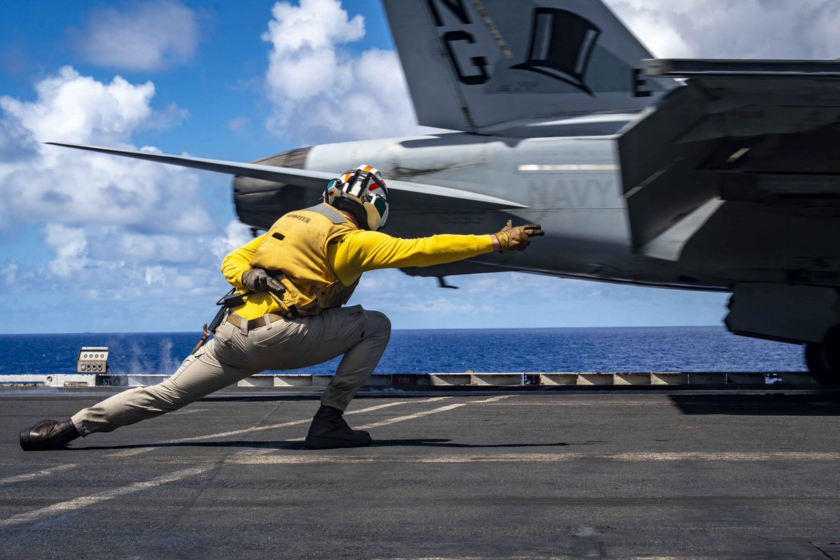 CVN_72's tweet photo. Focused. Resilient. Ready.

ABECSG continues routine underway operations in the @US7thFleet area of operations.

#ABECSG2526 #LincolnNation #InMundoOptimum https://t.co/B4lTg9iqMK