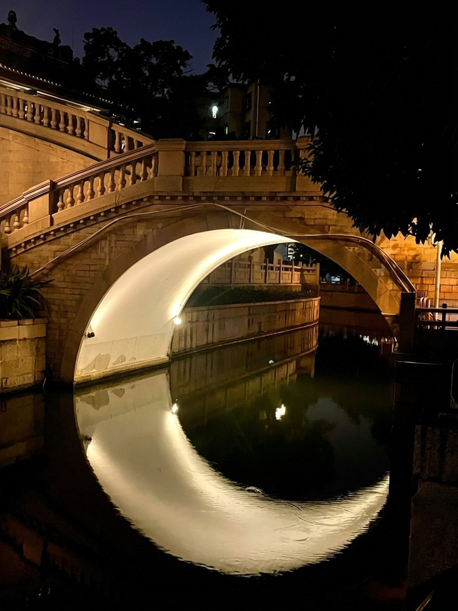 petalesblancs's tweet photo. moon bridge https://t.co/ELqfXbjTY3