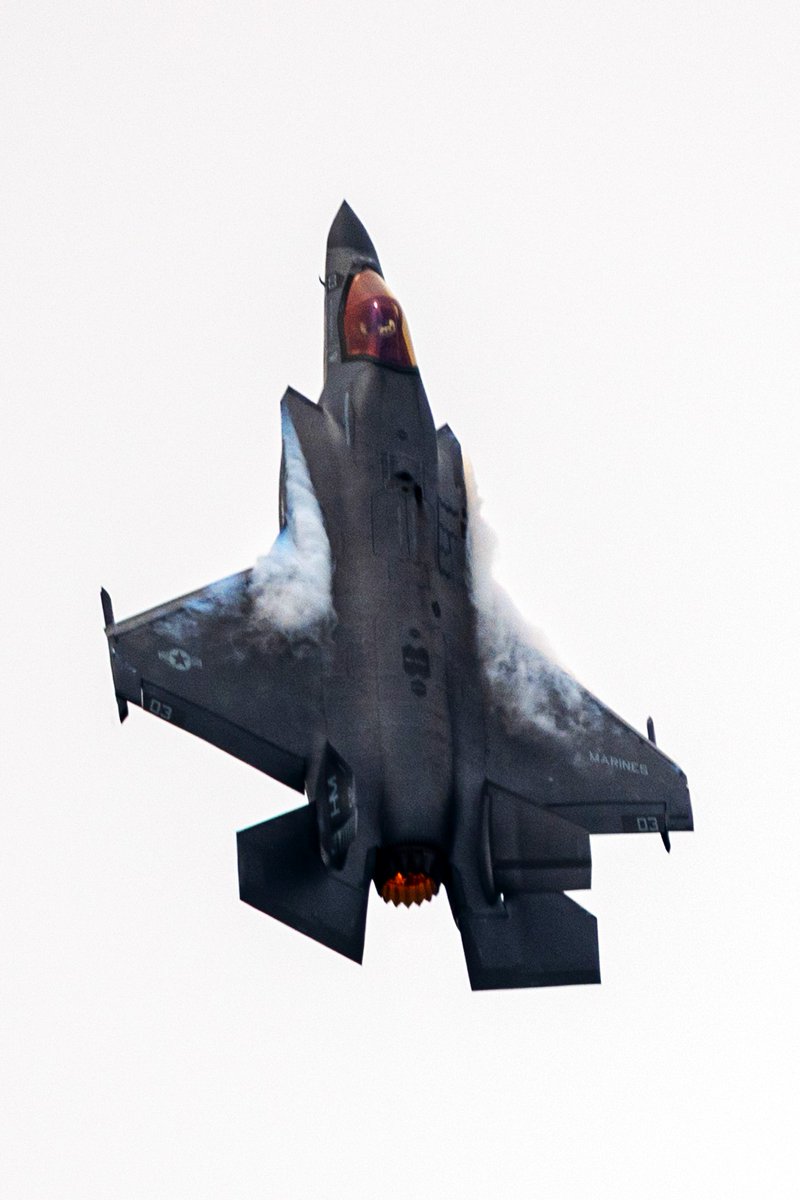 Remnantize's tweet photo. F-35B Lightning II https://t.co/OszA4uAaZu