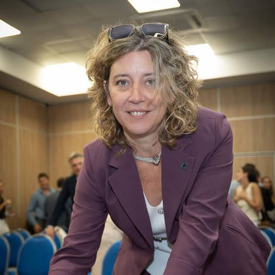 Chino24046451's tweet photo. Cecilia Goyeneche llevó a juicio Uribarri por robarse 8 palos verdes, la fiscal fue destituída por sus propios colegas.
Laura De Marinis liberó a 26 criminales menores de edad y están viendo si le hacen juicio político.

PODER JUDICIAL GARANTISTA KIRCHNERISTA. https://t.co/T6nohmfBUa
