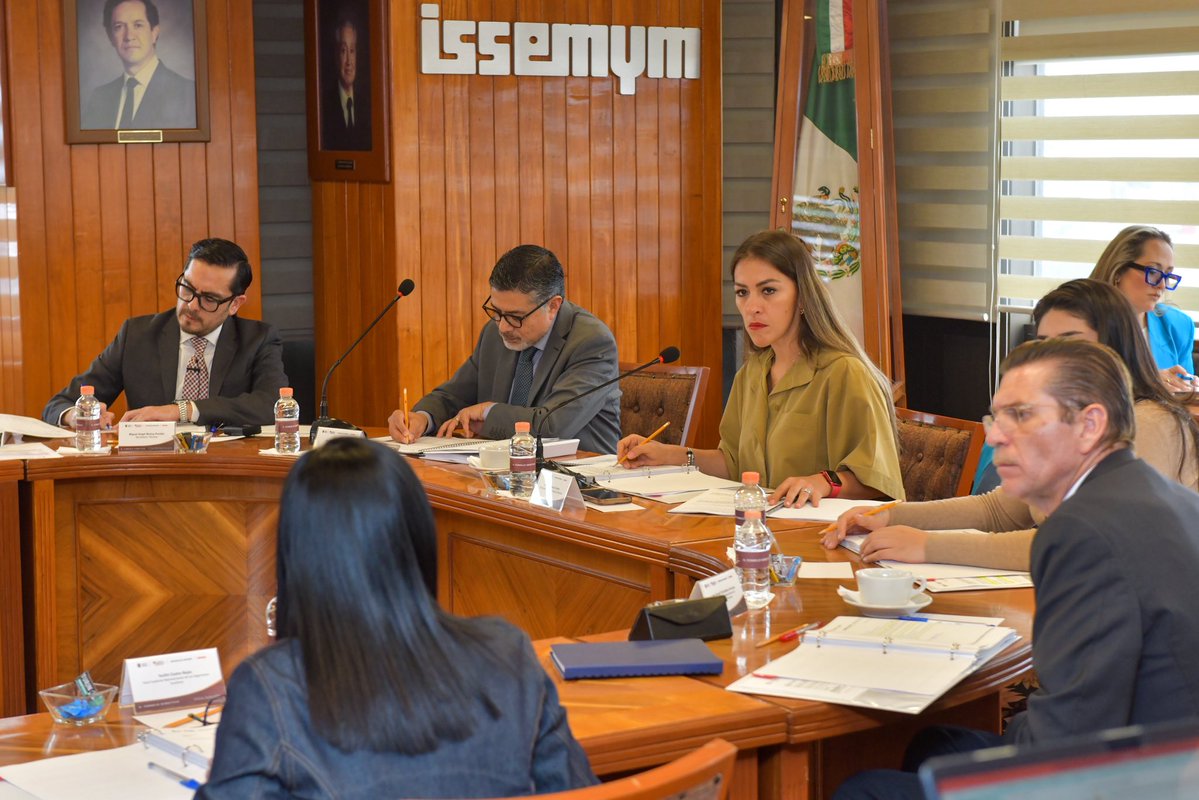 MonicaChDuran's tweet photo. Hoy presidí la Sesión Extraordinaria No. 4 del Consejo Directivo del @Issemym, donde dimos seguimiento a asuntos clave para fortalecer la administración, las finanzas y la operación del Instituto, así como brindar mayor certeza en materia de seguridad social. https://t.co/Bb6R7KRQ50