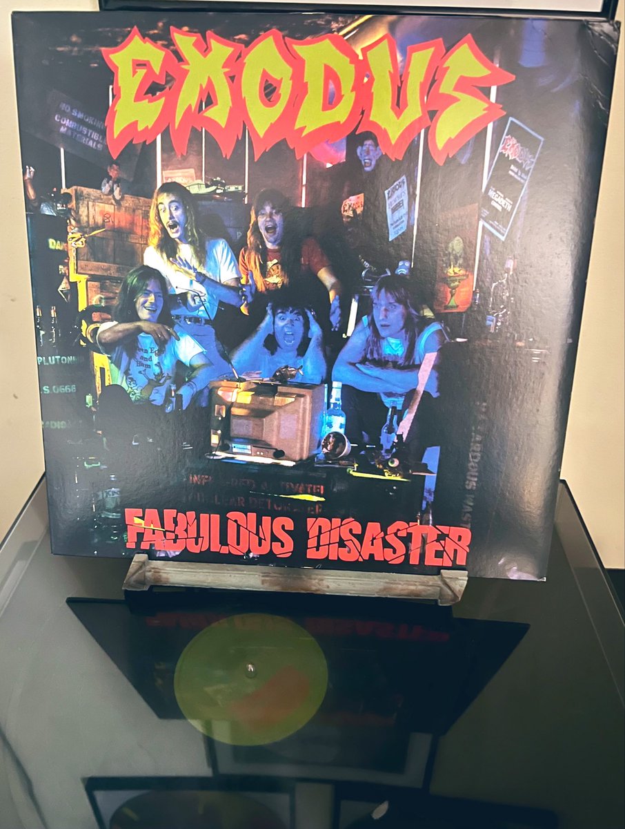 RockMetalManiac's tweet photo. Friday mood!
🔈🎶🤘💀🤘
#NowPlaying #Exodus #FabulousDisaster #PhysicalMusic #Vinyl https://t.co/csQ0P5X5am