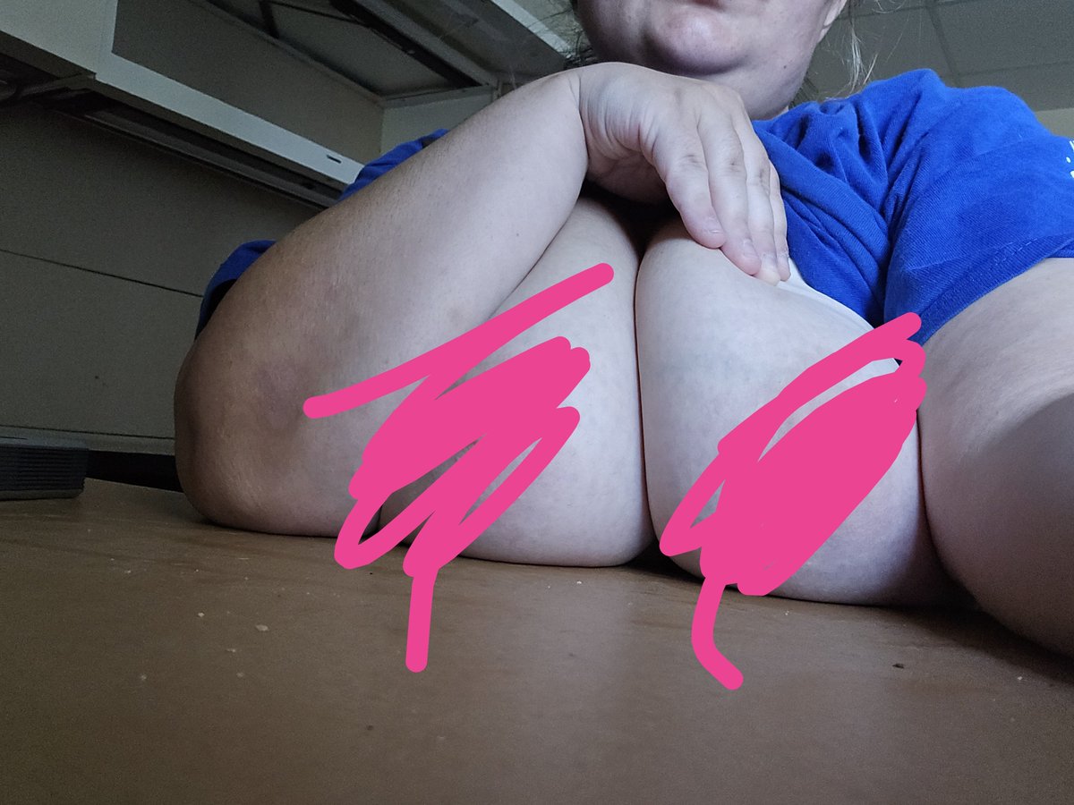 Tinyyytt_'s tweet photo. Work tiddies https://t.co/9Fo3fA24TS