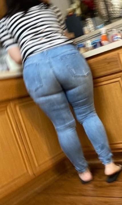irlmilfs's tweet photo. Thicc ass mommy Lizeth #cuckson #milf #mom #lizeth #goon https://t.co/ipyIQM2KN4