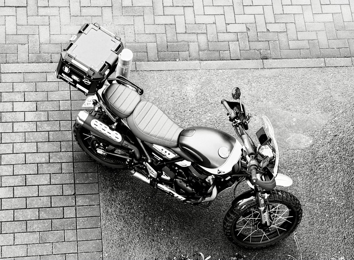 grgo47's tweet photo. Good morning rainy day!
さてと、行きますか!
#TNR
#triumph
#scrambler400x
#dapparrider
#Life_with_Motorcycle https://t.co/lmvG347IZU