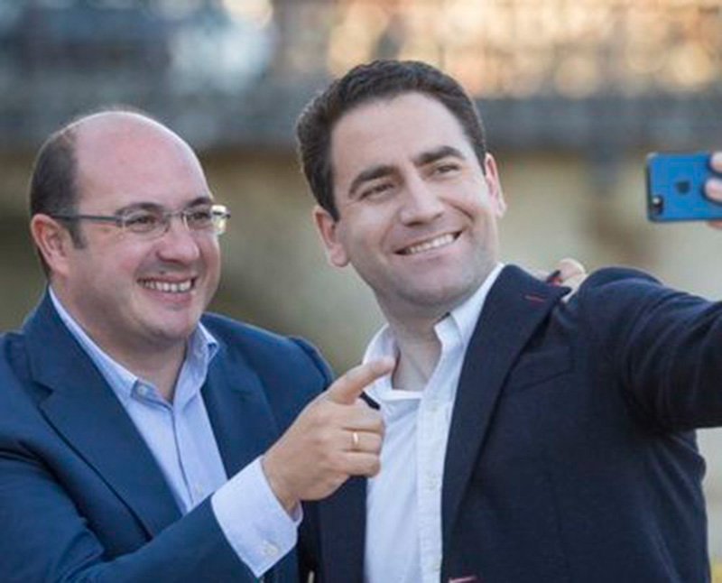 FonsiLoaiza's tweet photo. Se llama Pedro Antonio Sánchez y era el presidente de la Región de Murcia del PP, amigo íntimo de Rajoy y Teodoro García Egea, mentor de López Miras. Hoy han ratificado su condena a 3 años de prisión por corrupción. https://t.co/hoLwboyowe