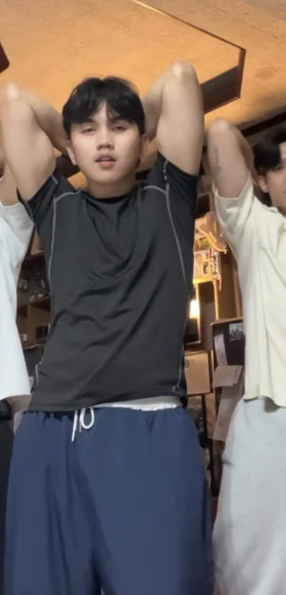 lowkeyloud22's tweet photo. Life with Kollette vs. life without Kollette 

See? Idol niyo talaga ang source ng toxic energy sa relationship. Si Ryan, nag-glow up kahit onti. Meanwhile, Russu looking more and more hagard. No wonder. https://t.co/w2W6lWWqQ4