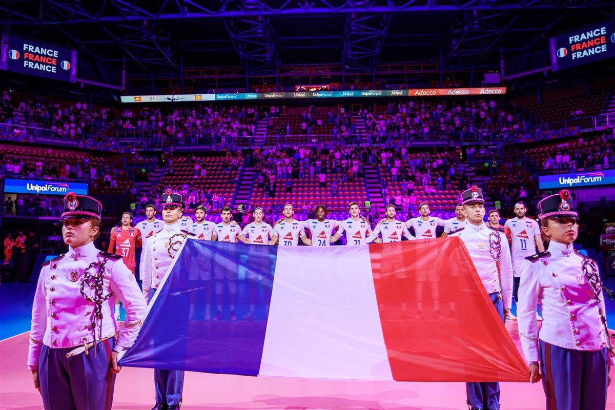VolleyActu's tweet photo. LES BLEUS SONT OFFICIELLEMENT QUALIFIÉS POUR LA COUPE DU MONDE 2027 ! 🇫🇷✅

📸 CEV https://t.co/beWkEF1OcL