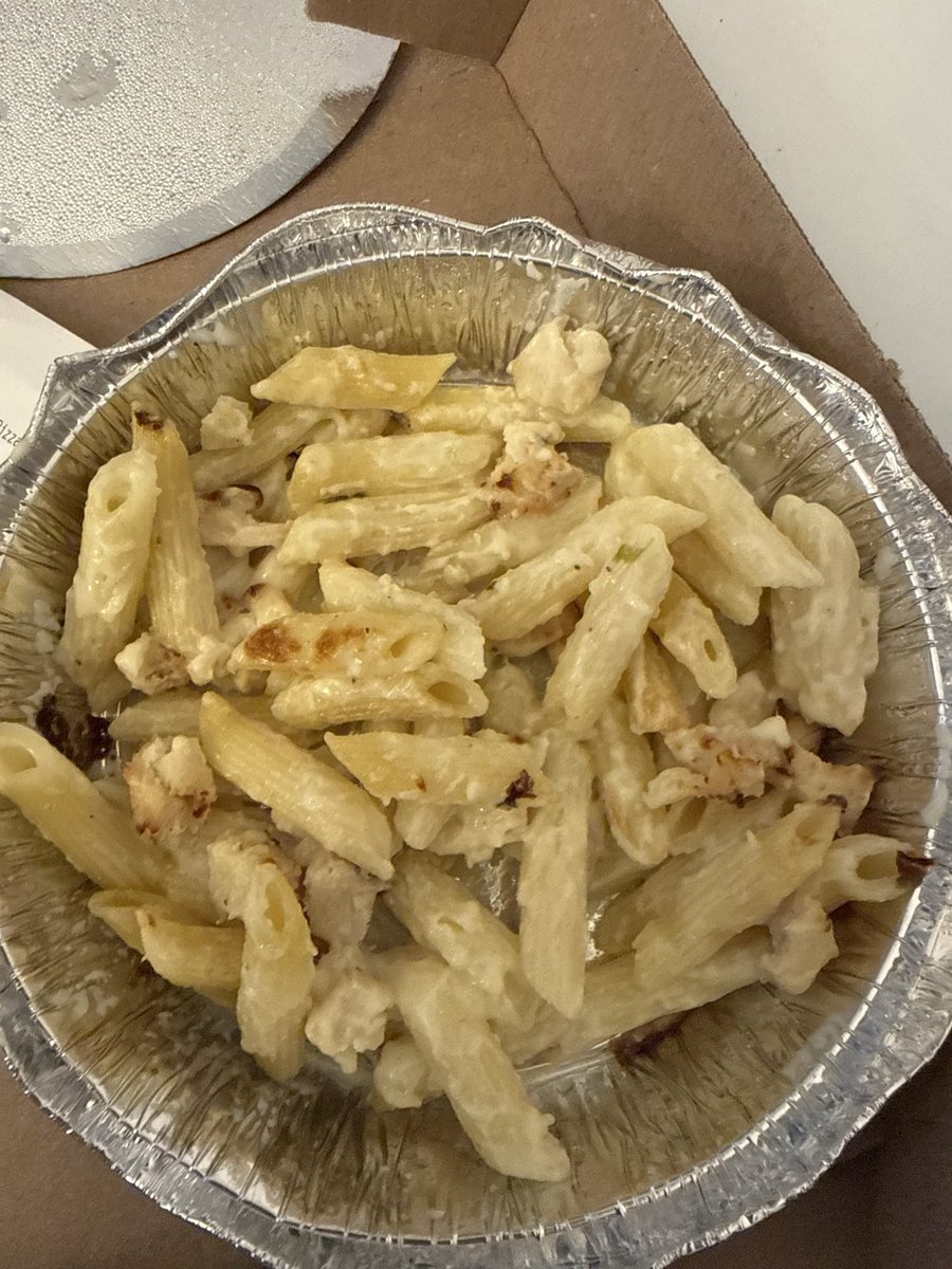ErnishaJones's tweet photo. So @dominos THIS is what you send me for your “pasta” WTF??? https://t.co/85Tq6pos3l