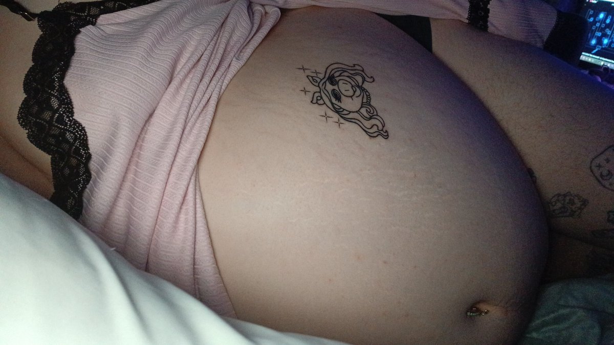 SabiSnuggleMeat's tweet photo. Hɪɪ, ɴᴀᴍᴇ's sᴀʙʀɪɴᴀ!💗🐷🍓
25, ᴅɪsᴀʙʟᴇᴅ ғᴀᴛ ғᴜᴛᴄʜ ᴀʀᴛɪsᴛ/sᴛᴜᴅᴇɴᴛ🎨📚
5'4" &amp; ??? ʟʙs
ʟᴇsʙɪᴀɴ/sᴀᴘᴘʜɪᴄ, ғᴀᴛ ʟɪʙ, ғᴇᴇᴅɪsᴛ, ᴀʟʟ ᴛʜɪɴɢs ʜᴜɢᴇ &amp; ʜᴇᴀᴠʏ!
ᴀsᴘɪʀɪɴɢ ᴘʜᴀʀᴍᴀᴄɪsᴛ, ʟᴏᴠᴇʀ ᴏғ ᴡᴇᴇᴅ + ʙᴜʀɢᴇʀs!🍔
🫧🍈𝟚𝟘𝟚𝟞 ᴘɪɴɴᴇᴅ.ᐟ🍈🫧 https://t.co/9gnte0j1AE