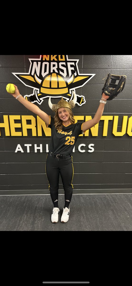 LaynaHoward2028's tweet photo. NORSE UP💛🖤
So thankful!! 
@NKUNorseSB @MegPlesko9 @brandi_acord @AcordOhio @FoxHeadDevelop1 @Burg_fastpitch https://t.co/mwVA8eedMm