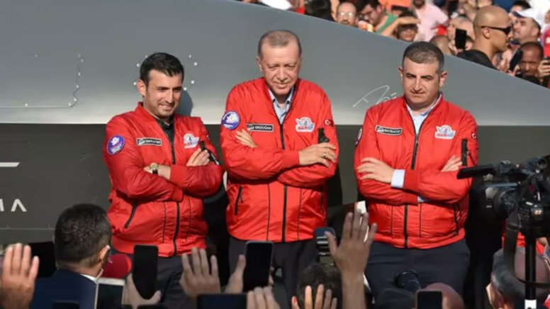 nursi_soko's tweet photo. Duyduğumuza göre bunlar silah üretmekle meşgullermiş. Hemde yardım ettikleri ülkelerle beraber çalışıyorlarmış. Boşuna Erdoğan imzalar atmamış. Böyle daha çok zengin olmağı düşünüyorlarmış. Bazıları bunlara 40 haremiler diyor. Fıçıları hala dolduramamışlar. https://t.co/ga9FTKXDUZ