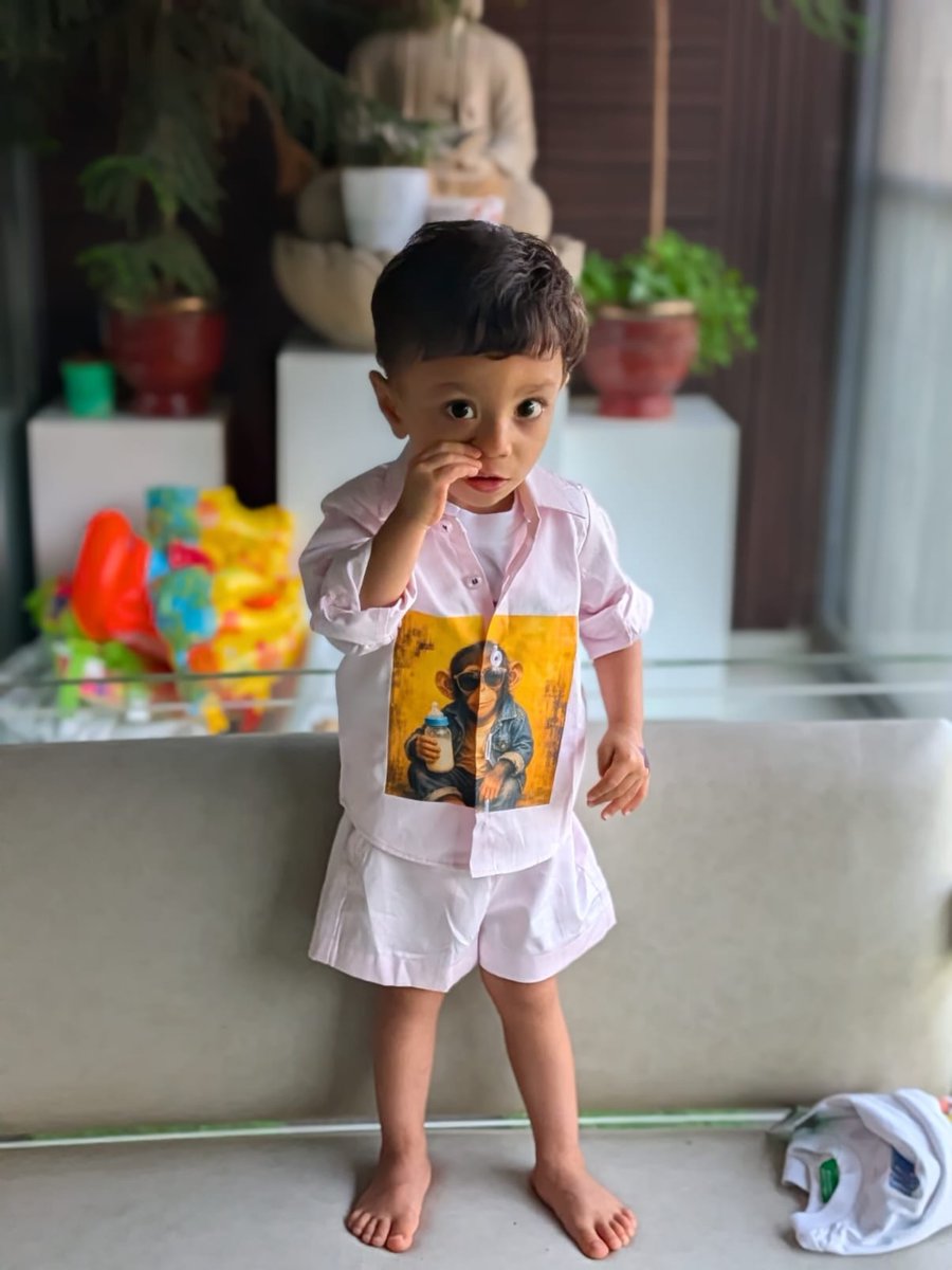 MiluskiMila's tweet photo. For his 2nd birthday, all he wanted was to twin with Daddy. Custom monkey outfits captured their bond perfectly: baby monkey with his milk bottle, Daddy monkey with his glass. A memory to cherish forever. https://t.co/sd9OoIgogW