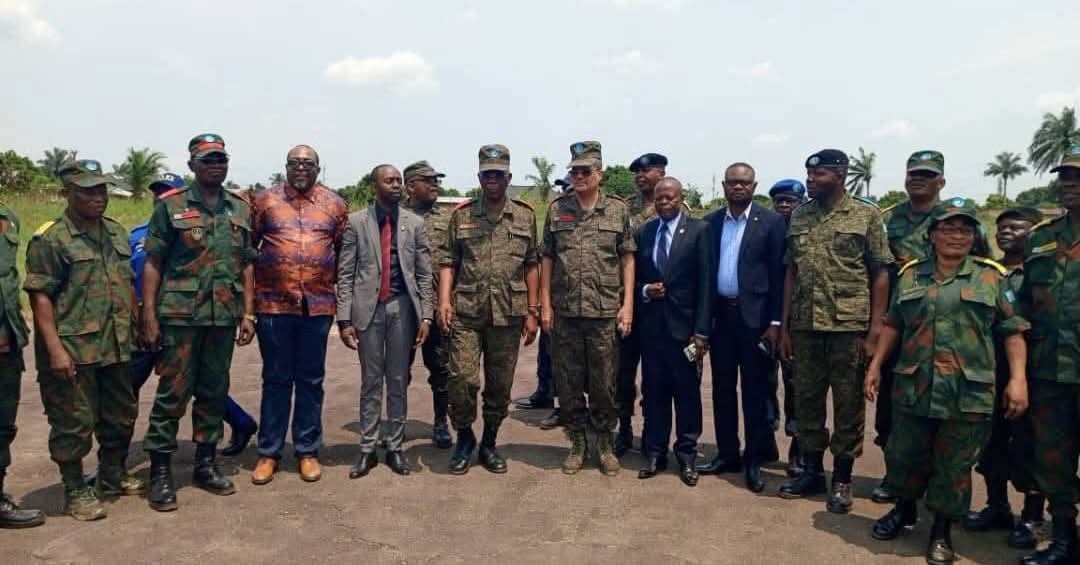 KIVUREPORT75TV's tweet photo. #Congo Habari Fupi Ajali ya ndege kenge watu 15 wameuawa katika ajali hio. https://t.co/QQohcI2Nsb
