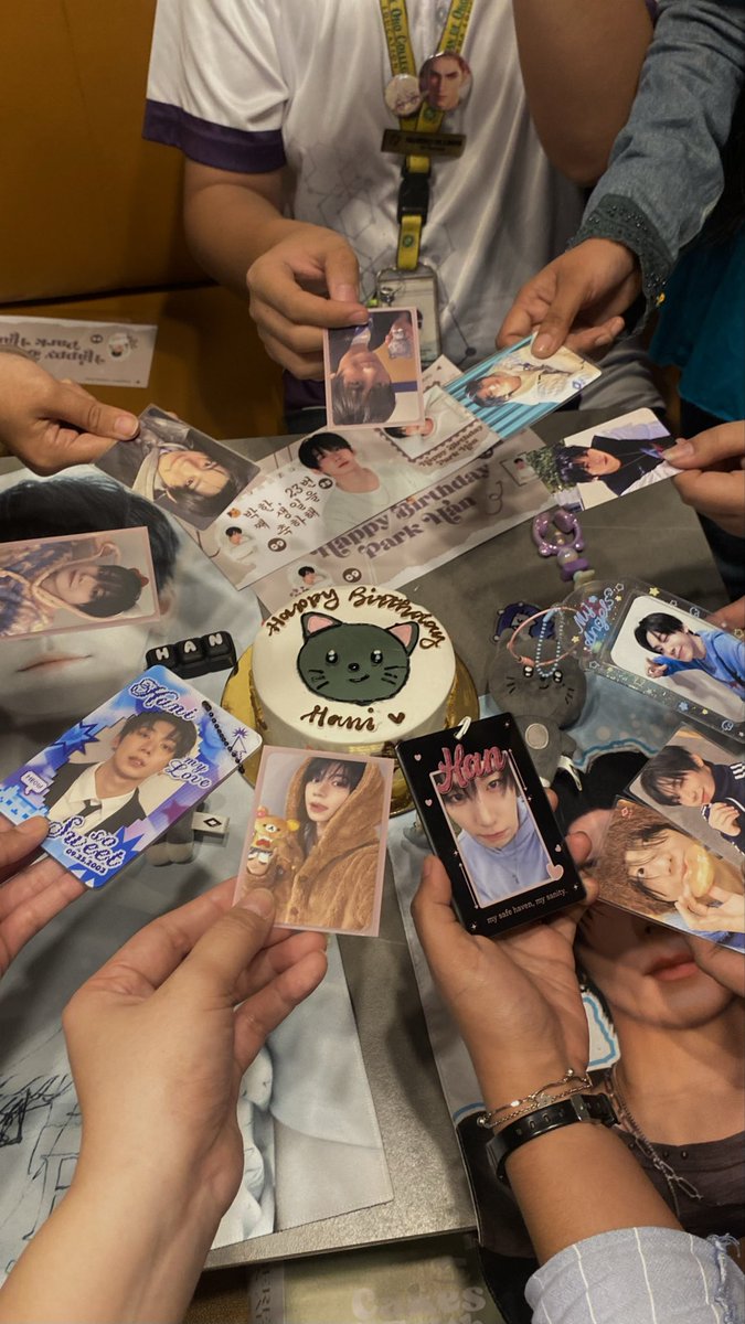 swoonmae's tweet photo. happy birthday hani! 🎂
i hope you enjoyed your day as much as we enjoyed celebrating you. thank you for bringing us, fans, together 🖤🖤

HAPPY HANMAZING BIRTHDAY
#AChapterCalledParkHan
#대박한생일

@AHOF_official https://t.co/B7aKWWOVic